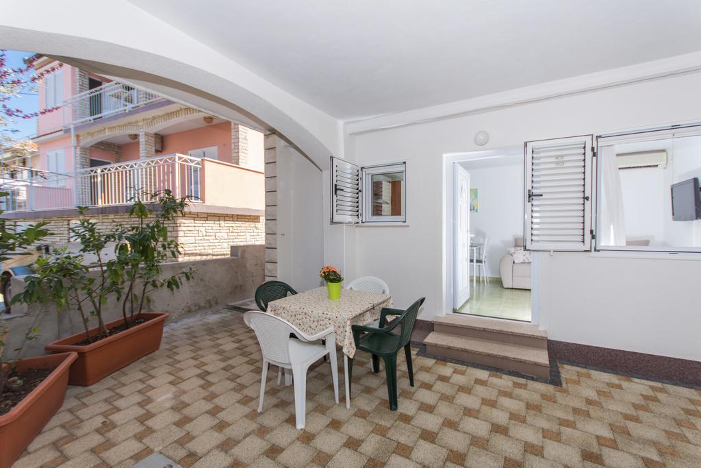 Apartment Mika 2 Трогір Екстер'єр фото