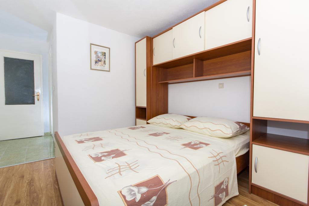 Apartment Mika 2 Трогір Екстер'єр фото